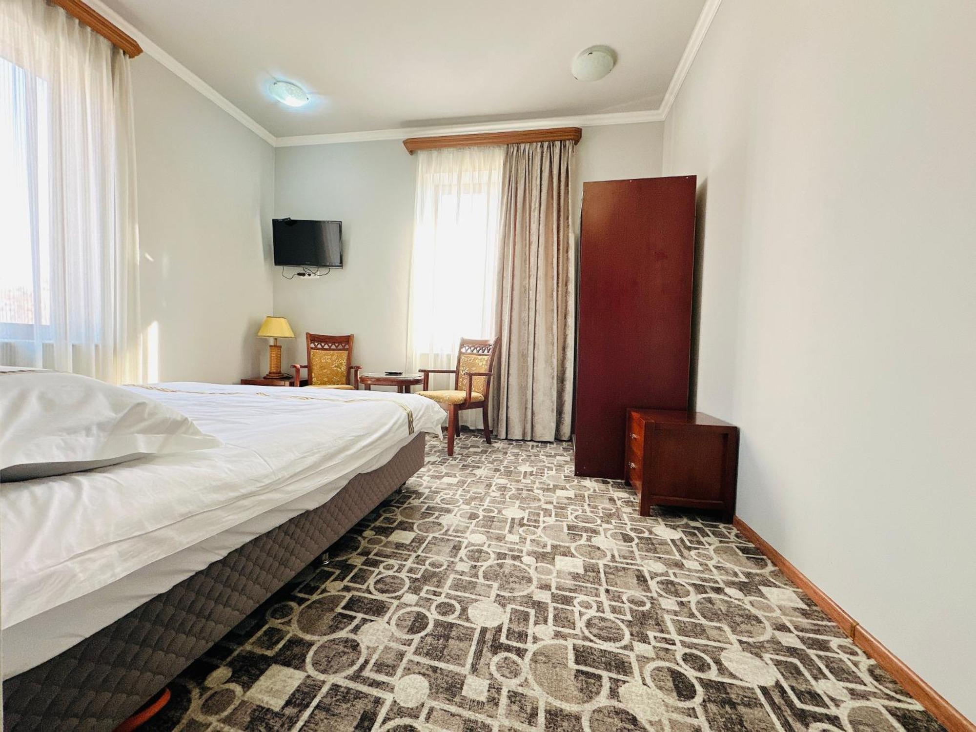 Sd Hotel Erevan Esterno foto