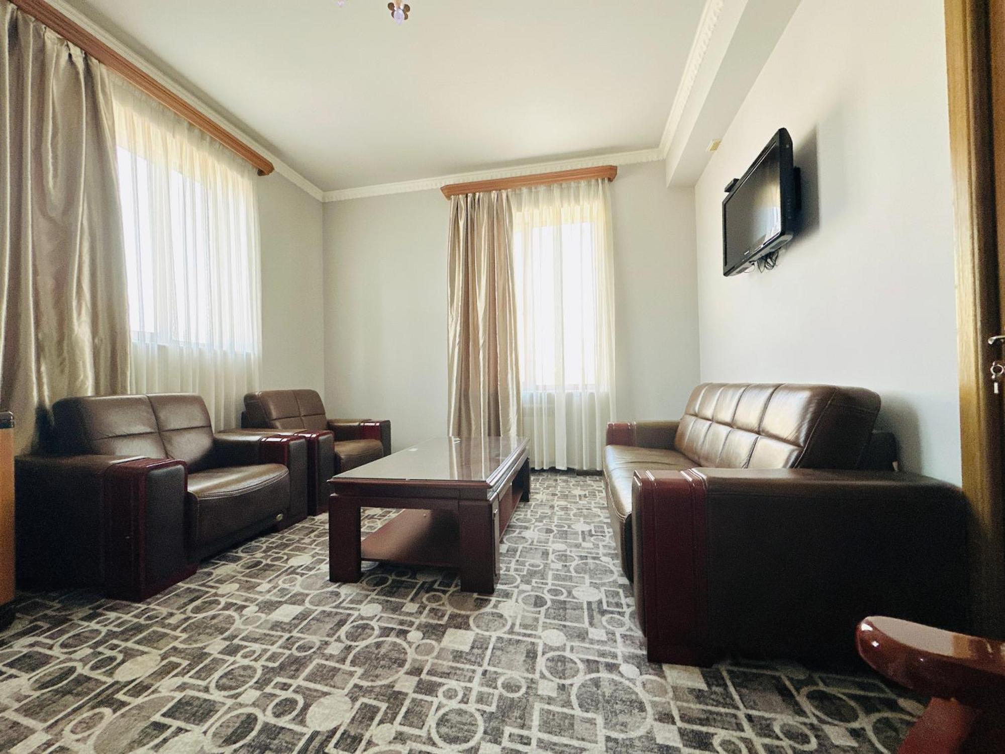 Sd Hotel Erevan Esterno foto